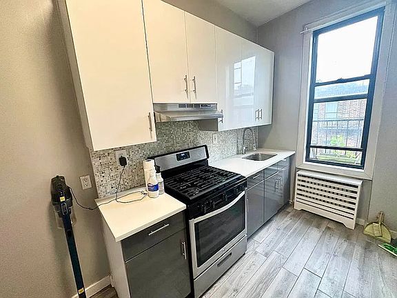 4th image of 823 Hancock St APT 3B