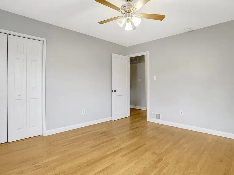 2340 Fairview Ter — Photo 16