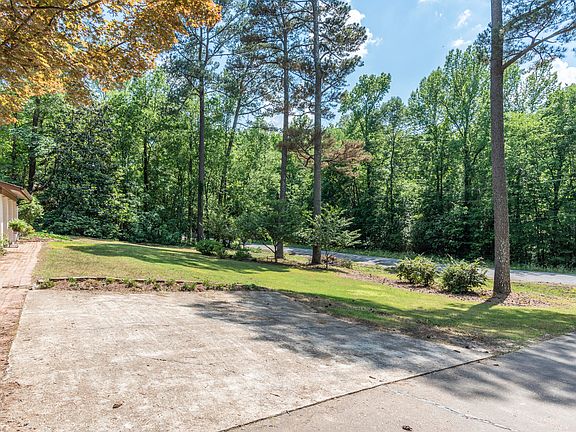 5th image of 450 Cambridge Dr