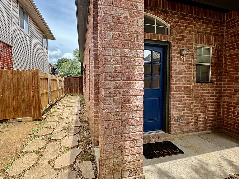 1660 Prescott Cir — Photo 2