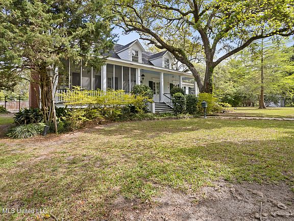 4th image of 813 Harbor Ln