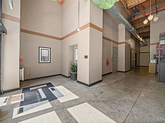 4th image of 1015 Washington Ave APT 206