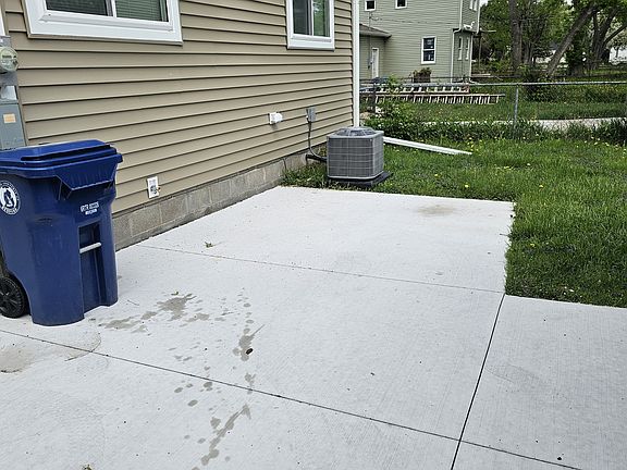 5th image of 11716 Kinloch St