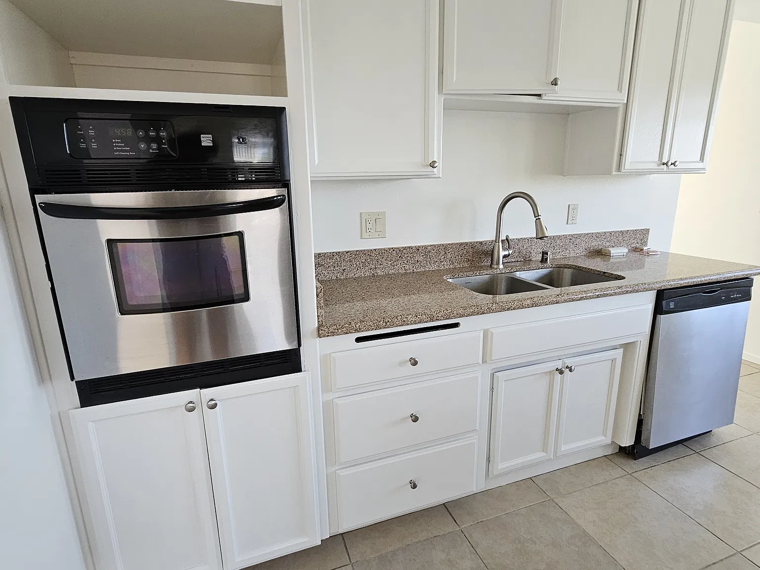 4 bed, 2100 sqft, $4,465 — Photo 4