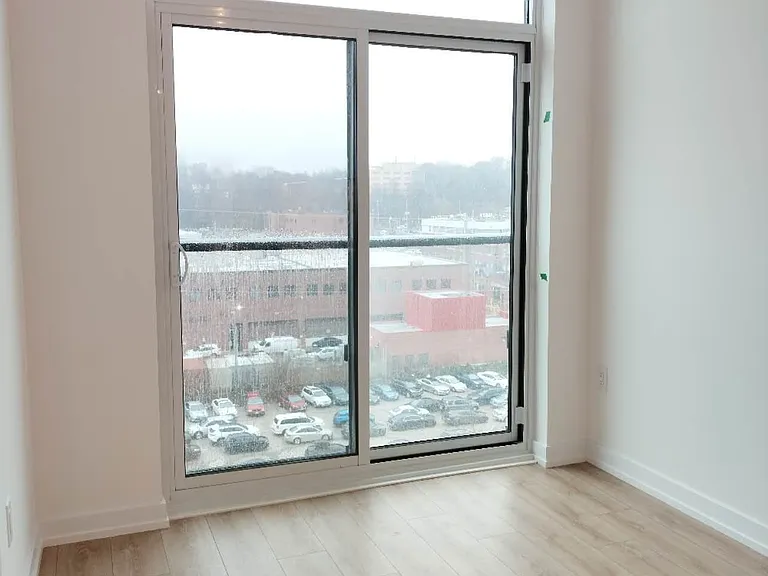 500 Dupont St #710 — Photo 2