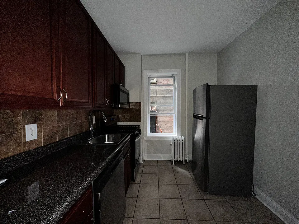 272 Monticello Ave #3E