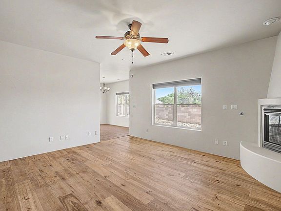 4th image of 382 Coronado Ln NE