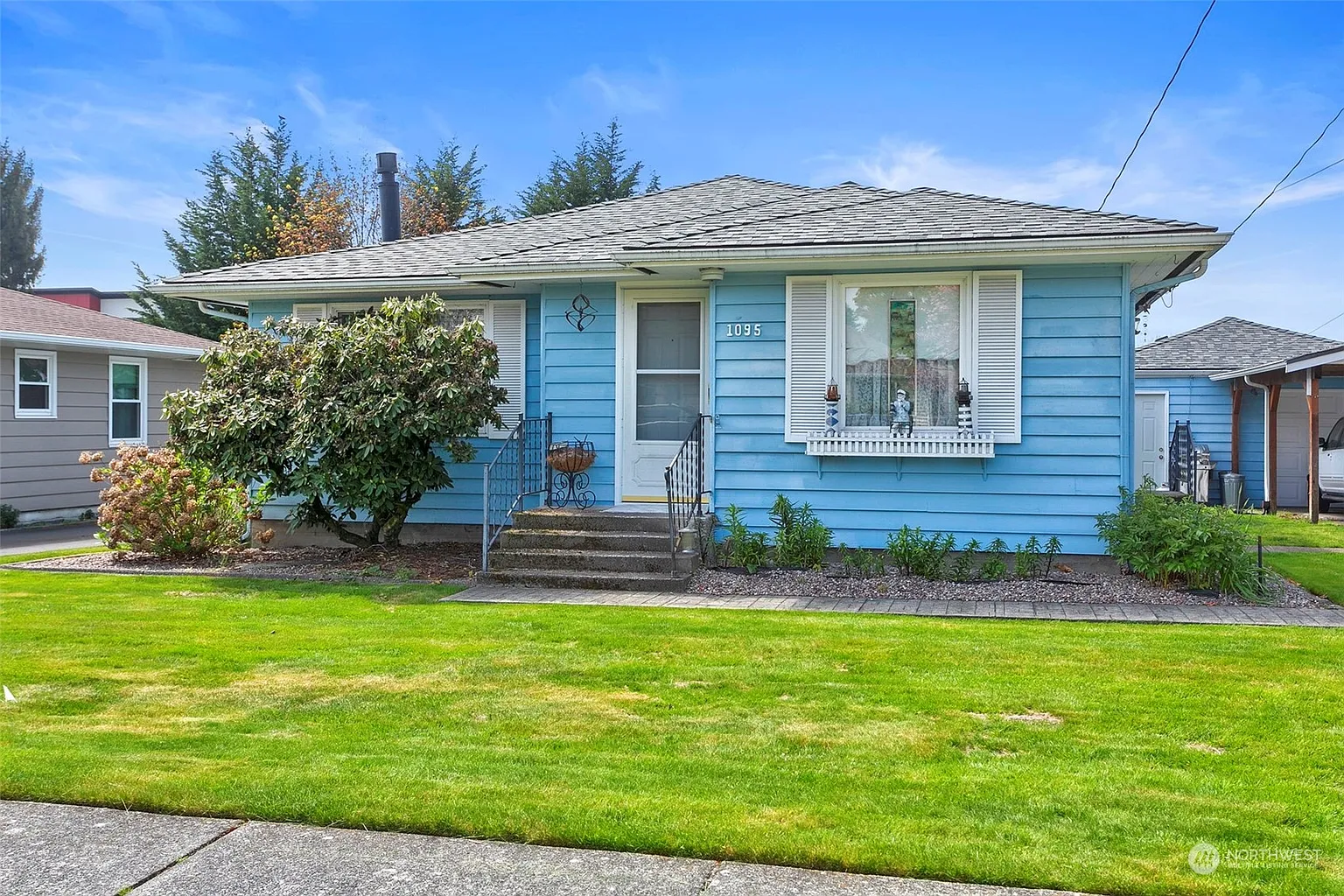 1095 Alder Avenue photo 1