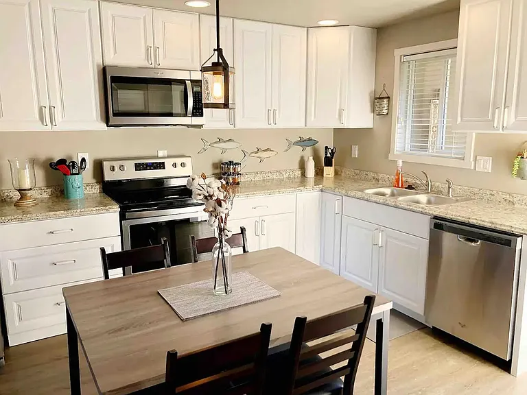 601 Avenue A #6 — Photo 7