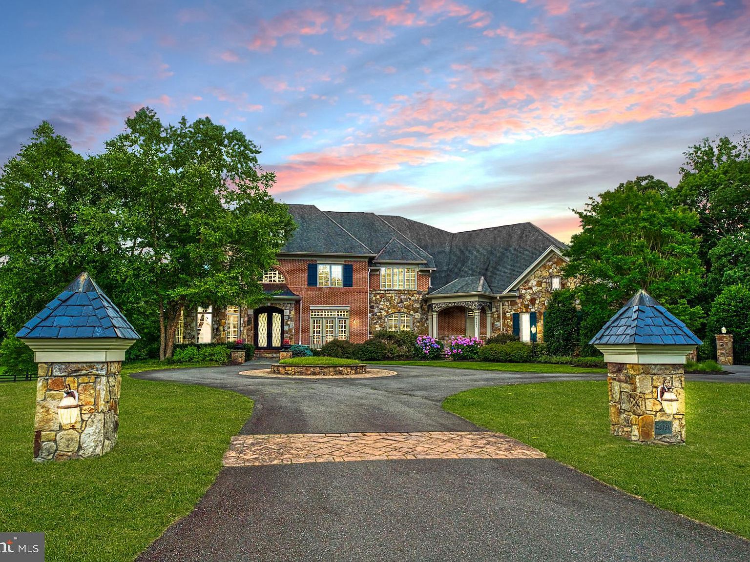 THE GREAT ESTATES グリニッチ THE GREAT ESTATES グリニッチ This Connecticut mansion just sold