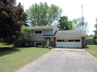 656 Manitou Rd, Saint Joseph, MI 49085