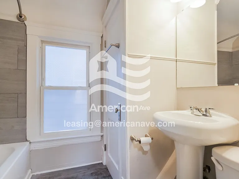 1081628_014_wm_-_bathroom_13282611.jpg
