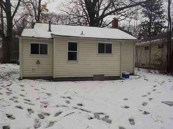 2nd image of 985 Bryce Ave