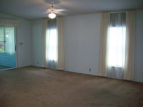 5th image of 131 Hickory Ln