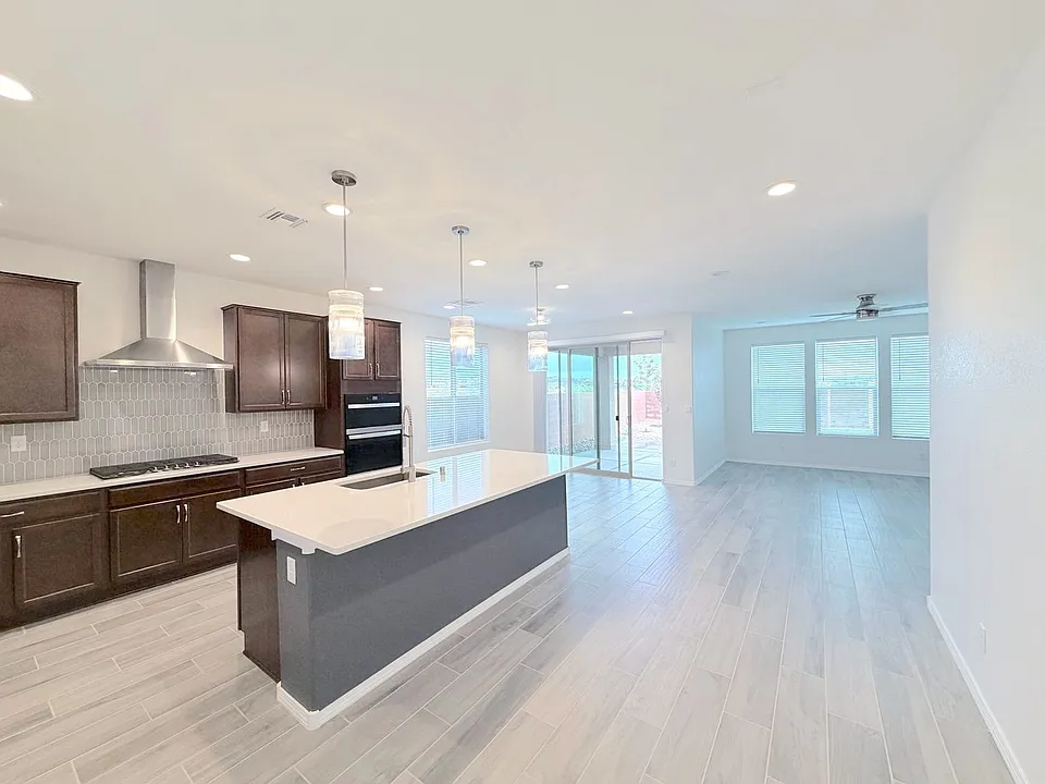 3000 Donita Ln NE