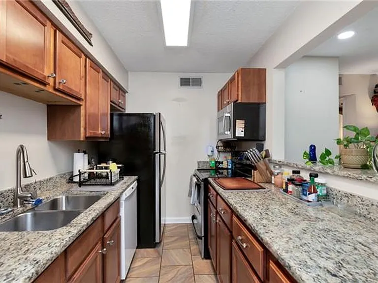 818 Moss St — Photo 7