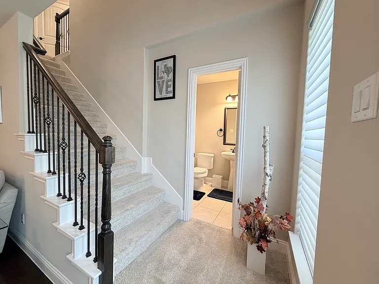 305 Tottenham Ct — Photo 31