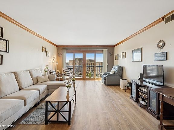 5th image of 7120 N Milwaukee Ave APT 705