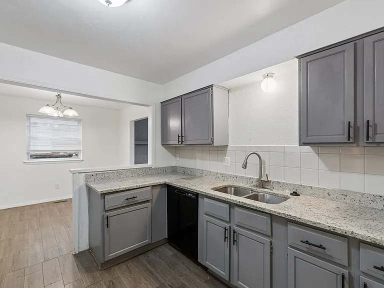 8514 Candlewood Dr — Photo 10