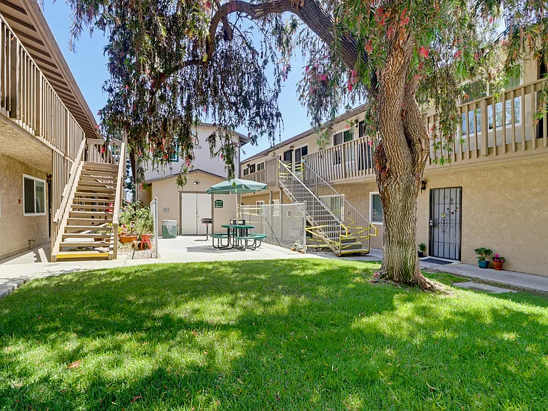 Moss Garden Apartments — Photo 7