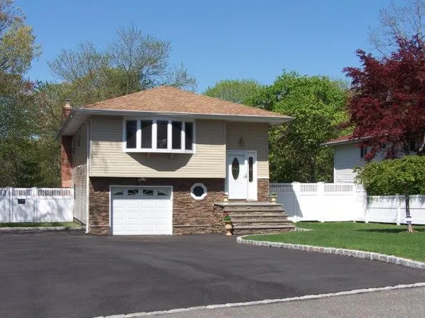 36 Walter Ave, Hauppauge, NY 11788