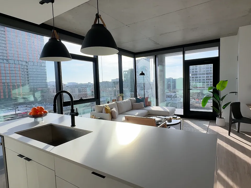 180 N Elizabeth St #709