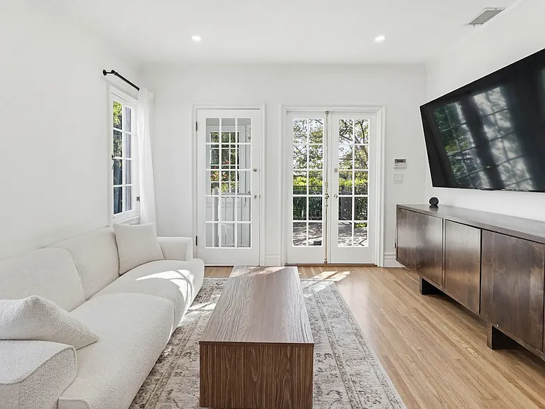 10610 Wellworth Ave — Photo 10