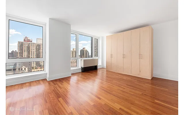 Sold by Douglas Elliman | media 15