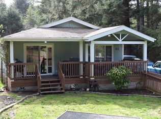 1122 9th St SE, Bandon, OR 97411