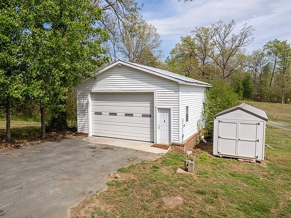 2nd image of 4973 Richmond Rd