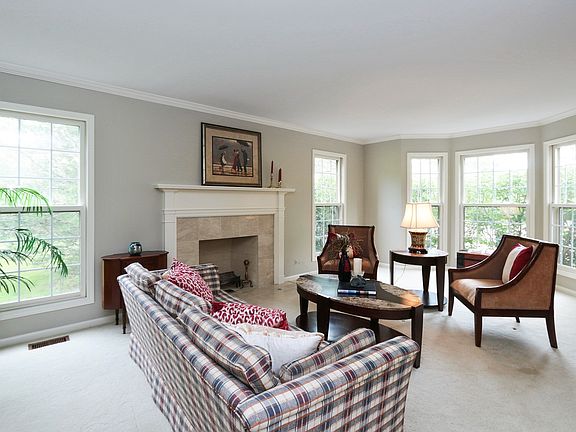 4th image of 221 S Brook Hill Ln