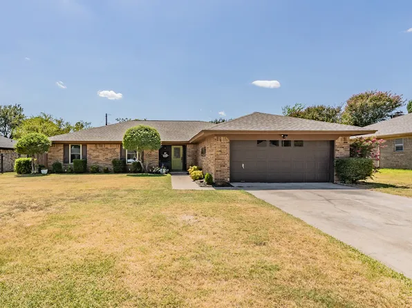 2029 Normandy Dr, Hurst, TX 76054