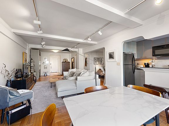 5th image of 152 E 94th St APT 8D