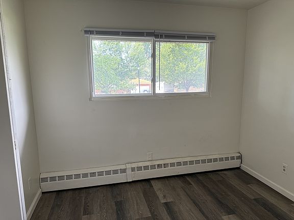 5th image of 1269 Roslyn Ave