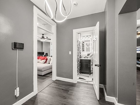 4th image of 140 Chestnut St APT 706