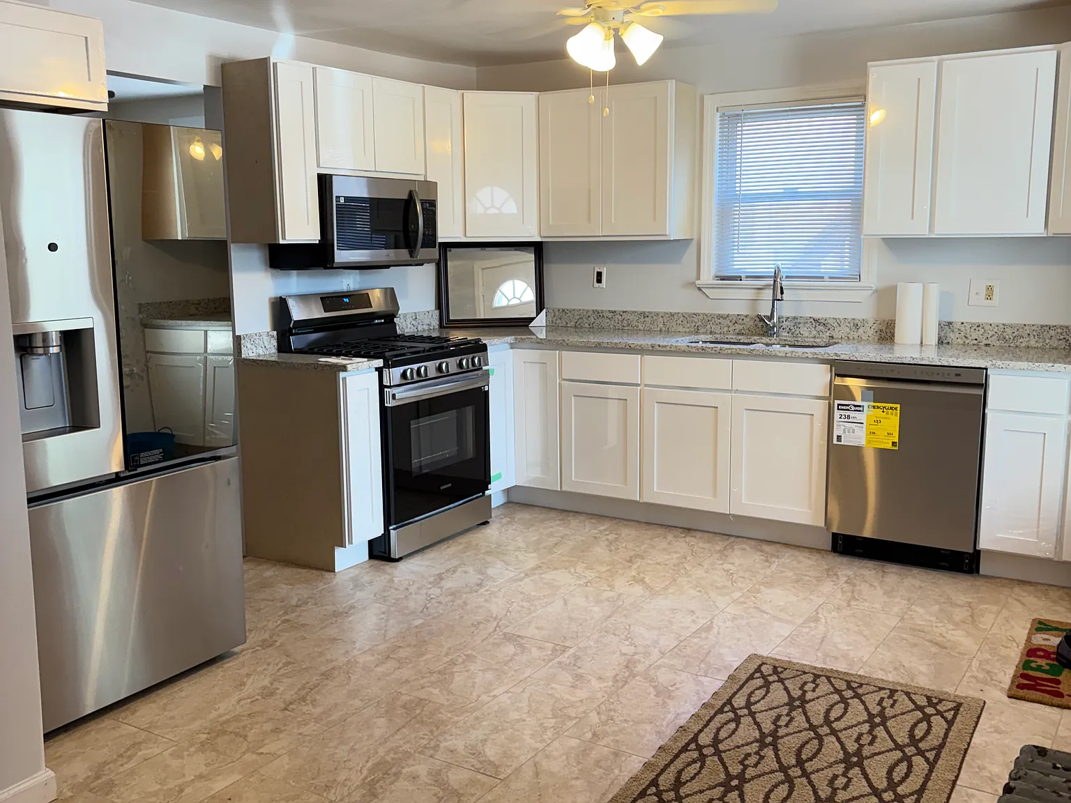 3 bed, 1000 sqft, $3,000 — Photo 1