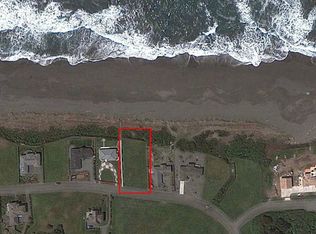 205 Shoreline Dr, Smith River, CA 95567
