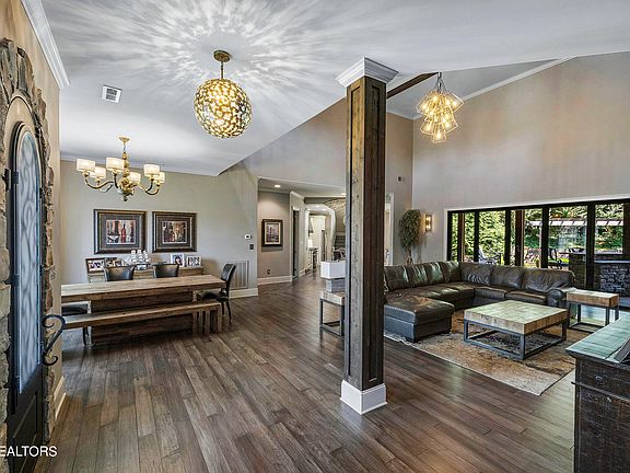 3rd image of 900 Artisan Way