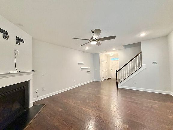 5th image of 414 Shale Creek Dr
