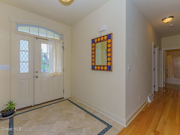 3rd image of 206 Woodsfield Dr