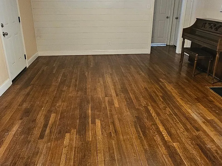 1219 Harris St — Photo 2