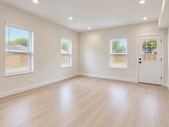 5th image of 503 Forrest St