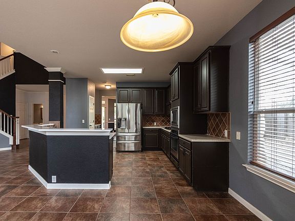 5th image of 10601 Thoroughbred Dr