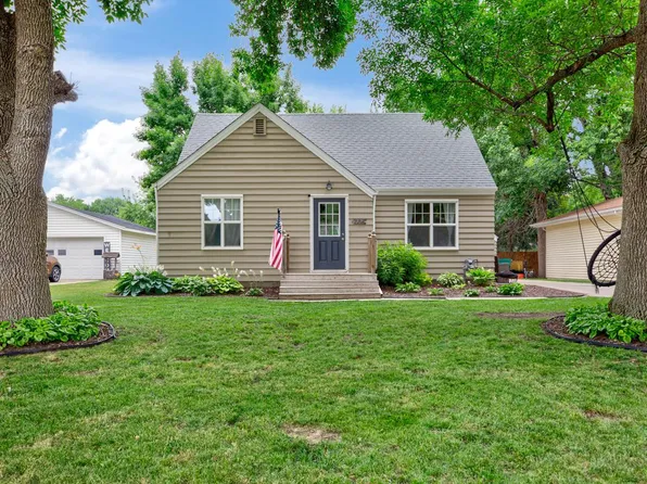 725 8th Ave NE, Waseca, MN 56093