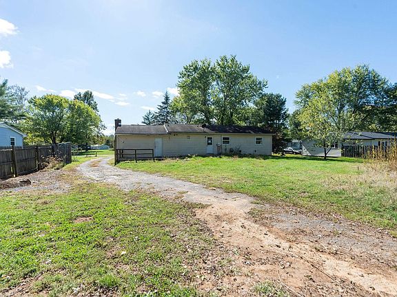 3rd image of 74 Kingswood Ct