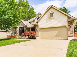 141 SE Somerset Dr, Lees Summit, MO 64063