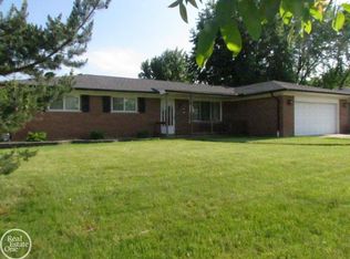 27412 Schiller Dr, New Baltimore, MI 48047