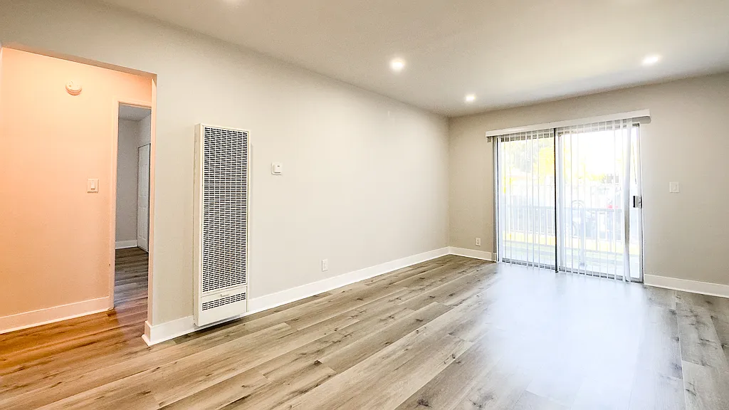 Building Photo - 2233 S Ridgeley Dr #106