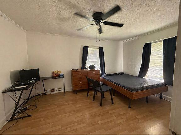 4th image of 2002 S Elm St
