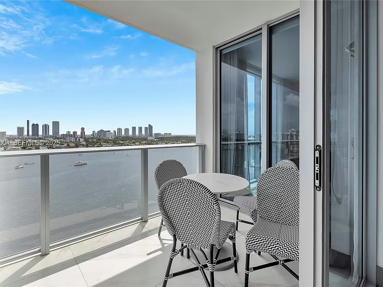 17111 Biscayne Blvd #1709 — Photo 33